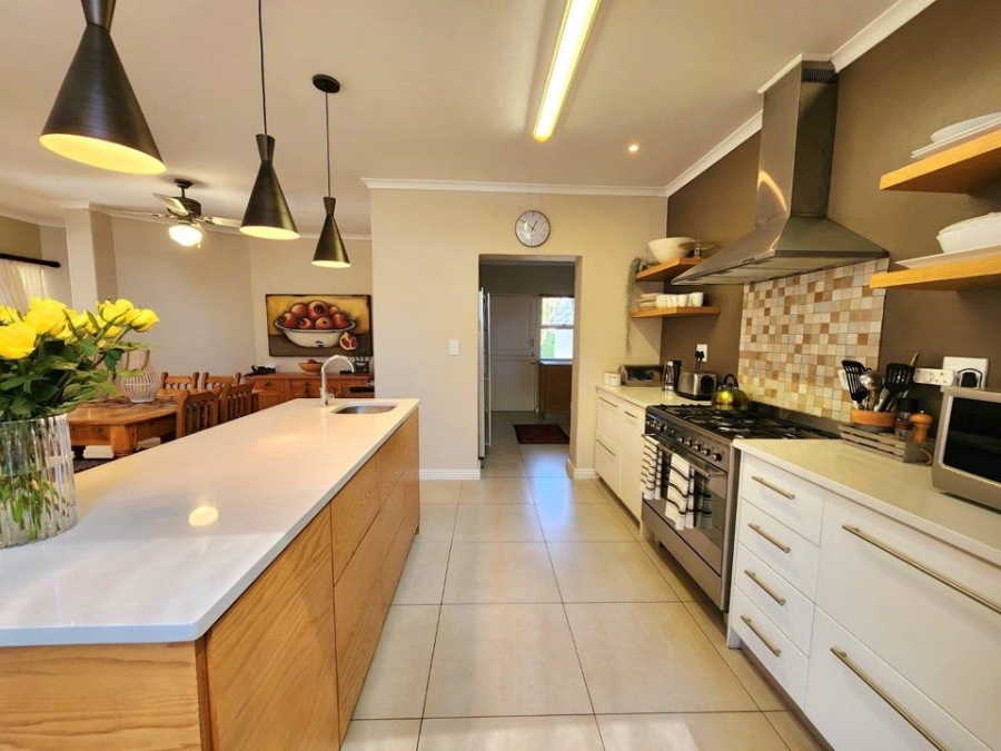 5 Bedroom Property for Sale in Panorama Western Cape